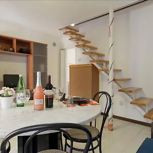 mario-apartment-2578.hotelslidodijesolo.com/